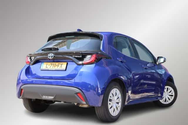 Toyota Yaris (2021) thumbnail 2