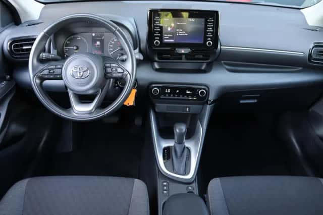 Toyota Yaris (2021) thumbnail 3