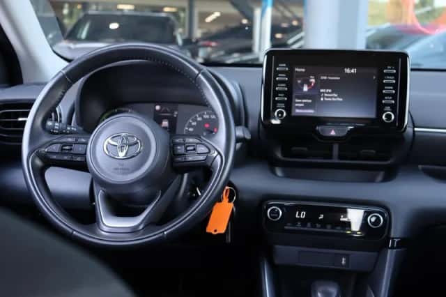 Toyota Yaris (2021) thumbnail 4