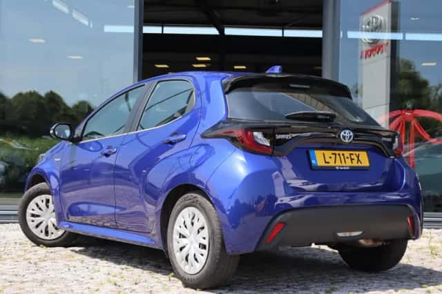 Toyota Yaris (2021) thumbnail 5