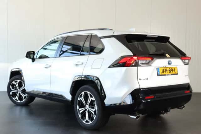 Toyota RAV4 (2025) thumbnail 2