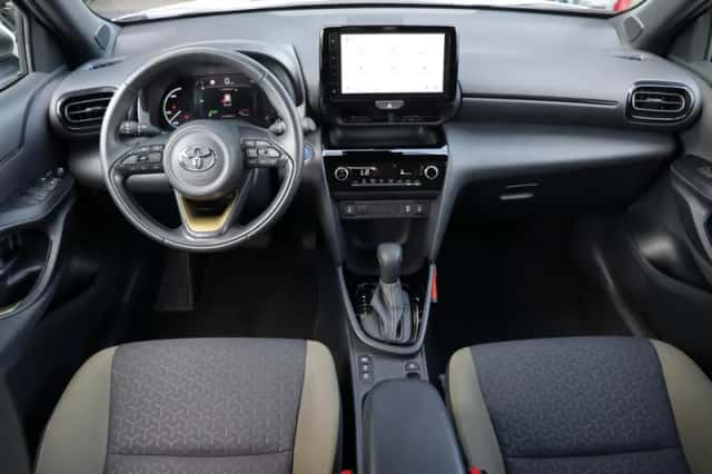 Toyota Yaris Cross (2024) thumbnail 3