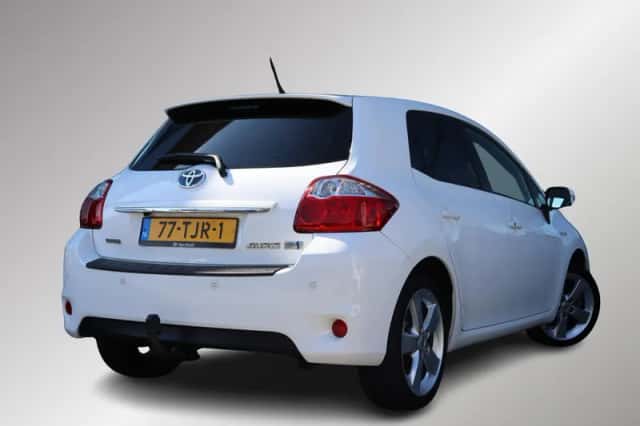 Toyota Auris (2011) thumbnail 2