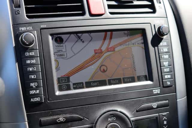 Toyota Auris (2011) thumbnail 6