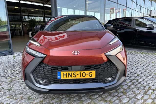 Toyota C-HR (2025) thumbnail 4