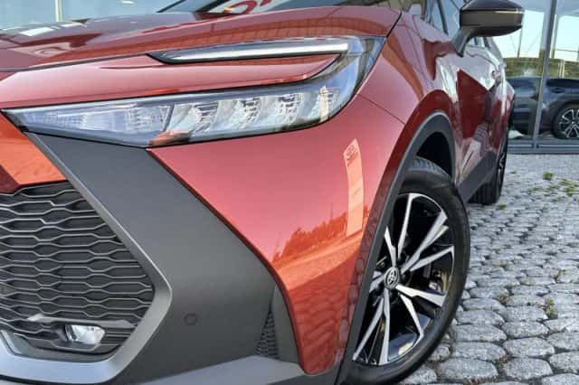 Toyota C-HR (2025) thumbnail 6