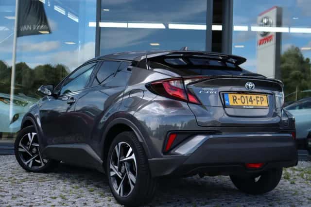 Toyota C-HR (2022) thumbnail 5
