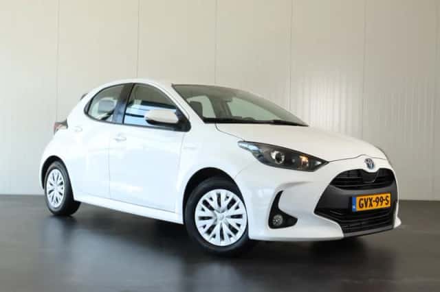 Toyota Yaris (2021) thumbnail 4