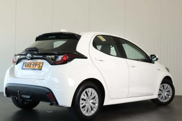 Toyota Yaris (2021) thumbnail 5
