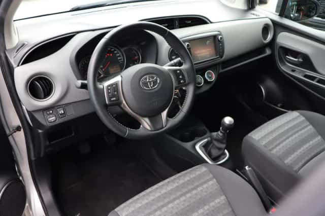 Toyota Yaris (2017) thumbnail 4