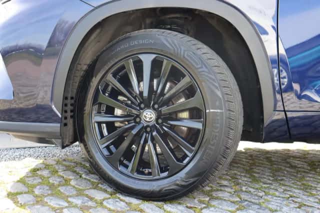 Toyota Highlander (2024) thumbnail 3