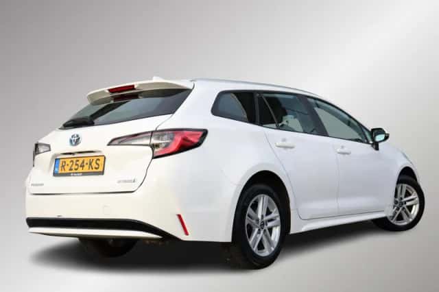 Toyota Corolla (2022) thumbnail 2