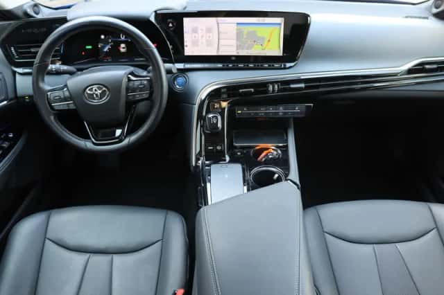 Toyota Mirai (2022) thumbnail 4