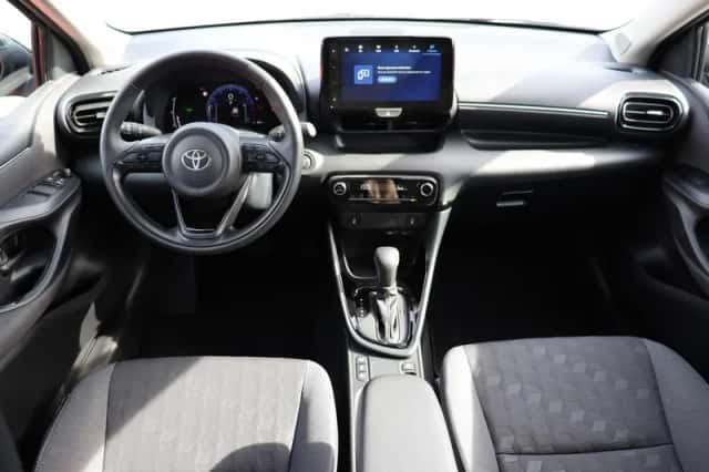 Toyota Yaris (2025) thumbnail 4