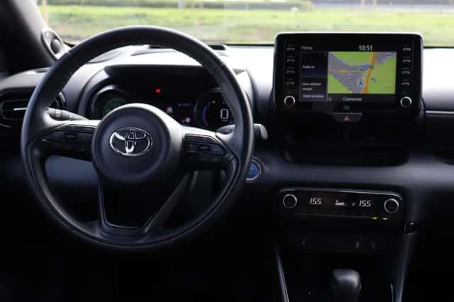Toyota Yaris (2021) thumbnail 3
