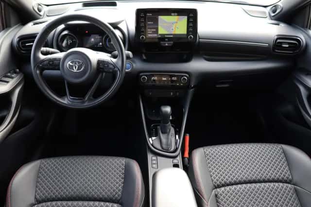 Toyota Yaris (2021) thumbnail 4