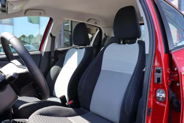 Toyota Yaris (2019) thumbnail 3