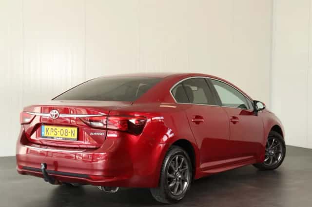 Toyota Avensis (2017) thumbnail 2