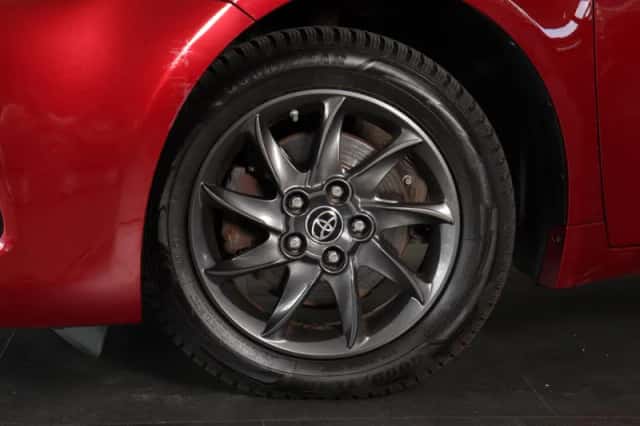 Toyota Avensis (2017) thumbnail 5
