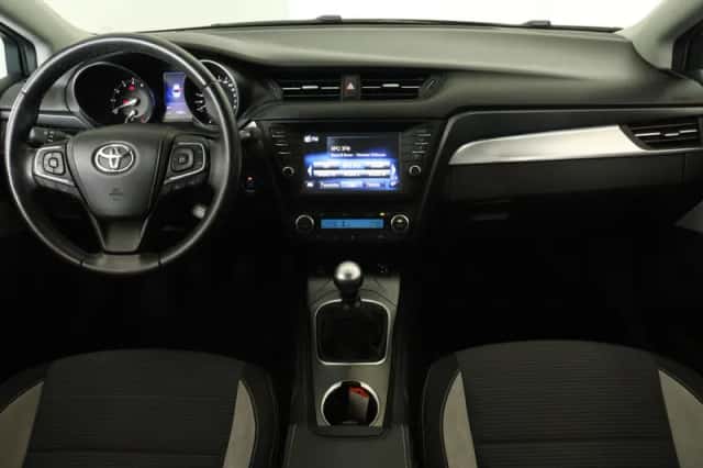 Toyota Avensis (2017) thumbnail 6