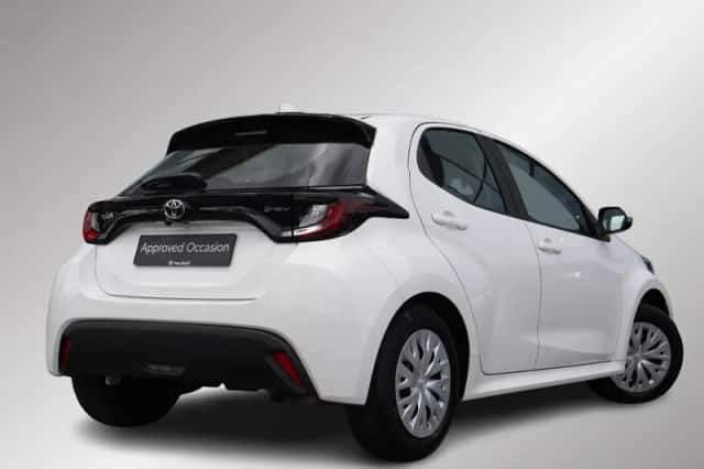 Toyota Yaris (2025) thumbnail 2
