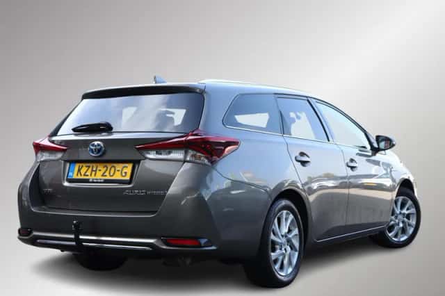 Toyota Auris (2016) thumbnail 2