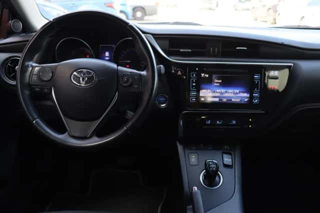 Toyota Auris (2016) thumbnail 3