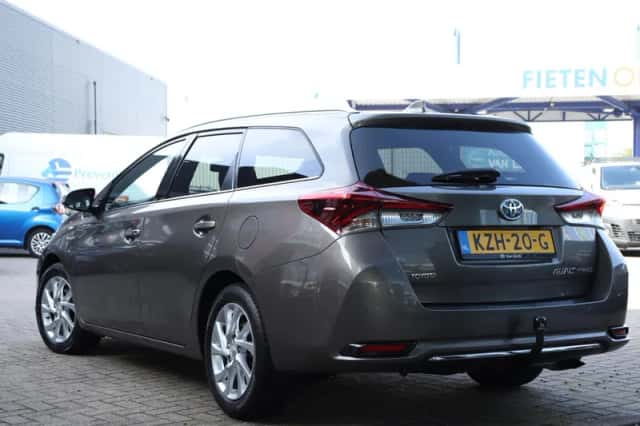 Toyota Auris (2016) thumbnail 5