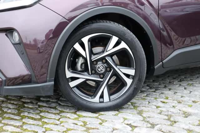 Toyota C-HR (2023) thumbnail 3