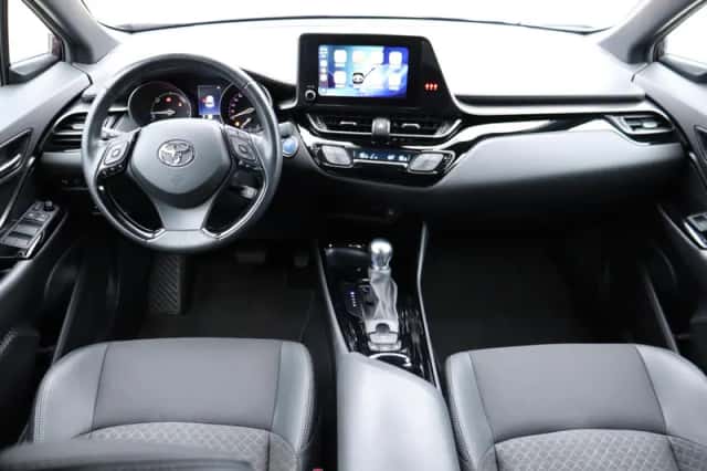 Toyota C-HR (2023) thumbnail 4