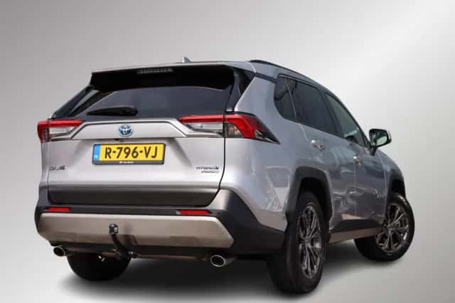 Toyota RAV4 (2022) thumbnail 2