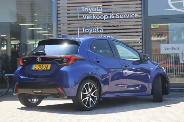 Toyota Yaris (2021) thumbnail 2