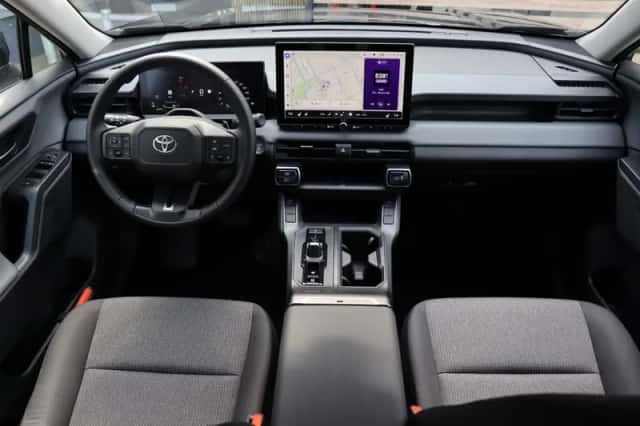Toyota RAV4 (2026) thumbnail 4