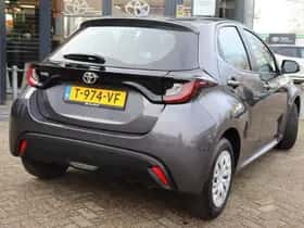 Toyota Yaris (2023) thumbnail 2