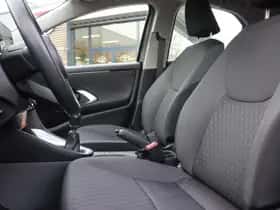 Toyota Yaris (2023) thumbnail 16