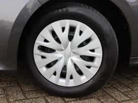 Toyota Yaris (2023) thumbnail 3