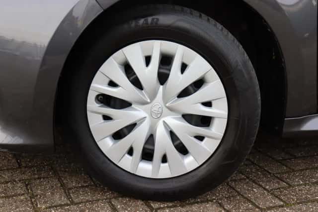 Toyota Yaris (2023) thumbnail 3
