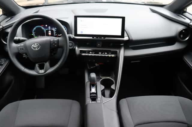 Toyota C-HR (2024) thumbnail 3