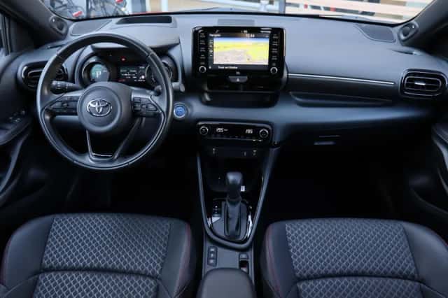 Toyota Yaris (2020) thumbnail 2
