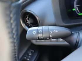 Toyota C-HR (2025) thumbnail 11