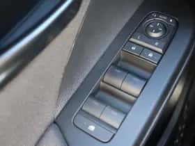 Toyota C-HR (2025) thumbnail 19