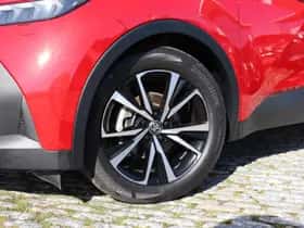 Toyota C-HR (2025) thumbnail 3