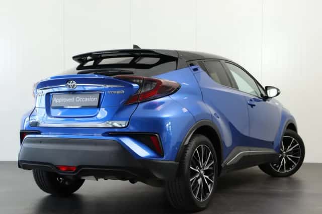 Toyota C-HR (2018) thumbnail 2