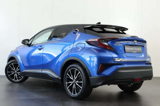 Toyota C-HR (2018) thumbnail 4