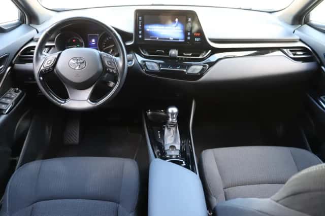 Toyota C-HR (2018) thumbnail 5
