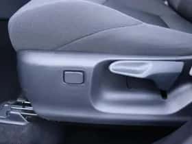 Toyota C-HR (2025) thumbnail 13