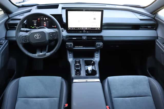 Toyota RAV4 (2026) thumbnail 4
