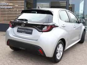 Toyota Yaris (2025) thumbnail 2