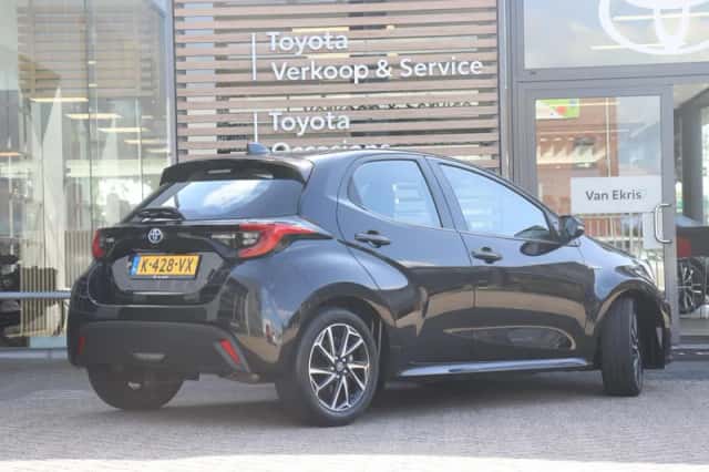 Toyota Yaris (2021) thumbnail 2