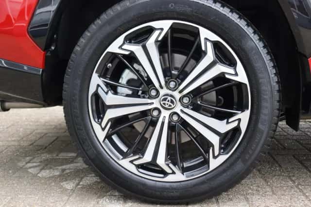 Toyota RAV4 (2022) thumbnail 3